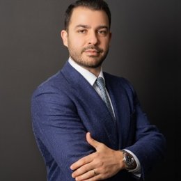 城管执法部门整治高考考场周边市容环境秩序